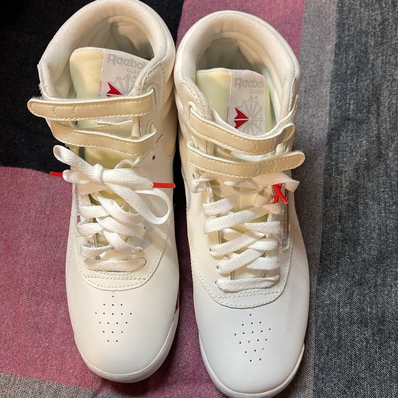 Reebok Hightop Women’s Classic White Sneakers Size 8 1/2. - Picture 4 of 9